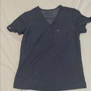 FIGS women’s single pocket scrub top